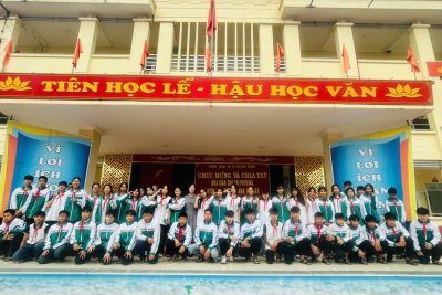 BUỔI CHIA TAY TRI ÂN CÔ GIÁO CHU THỊ PHƯƠNG – NGUYÊN HIỆU TRƯỞNG TRƯỜNG THCS NINH KHANG